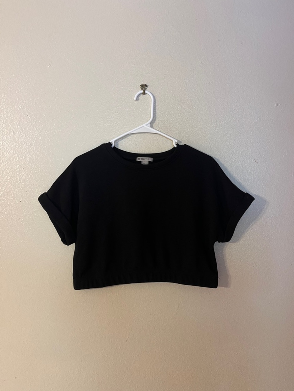 Forever 21 Black Cropped Tee Sweatshirt